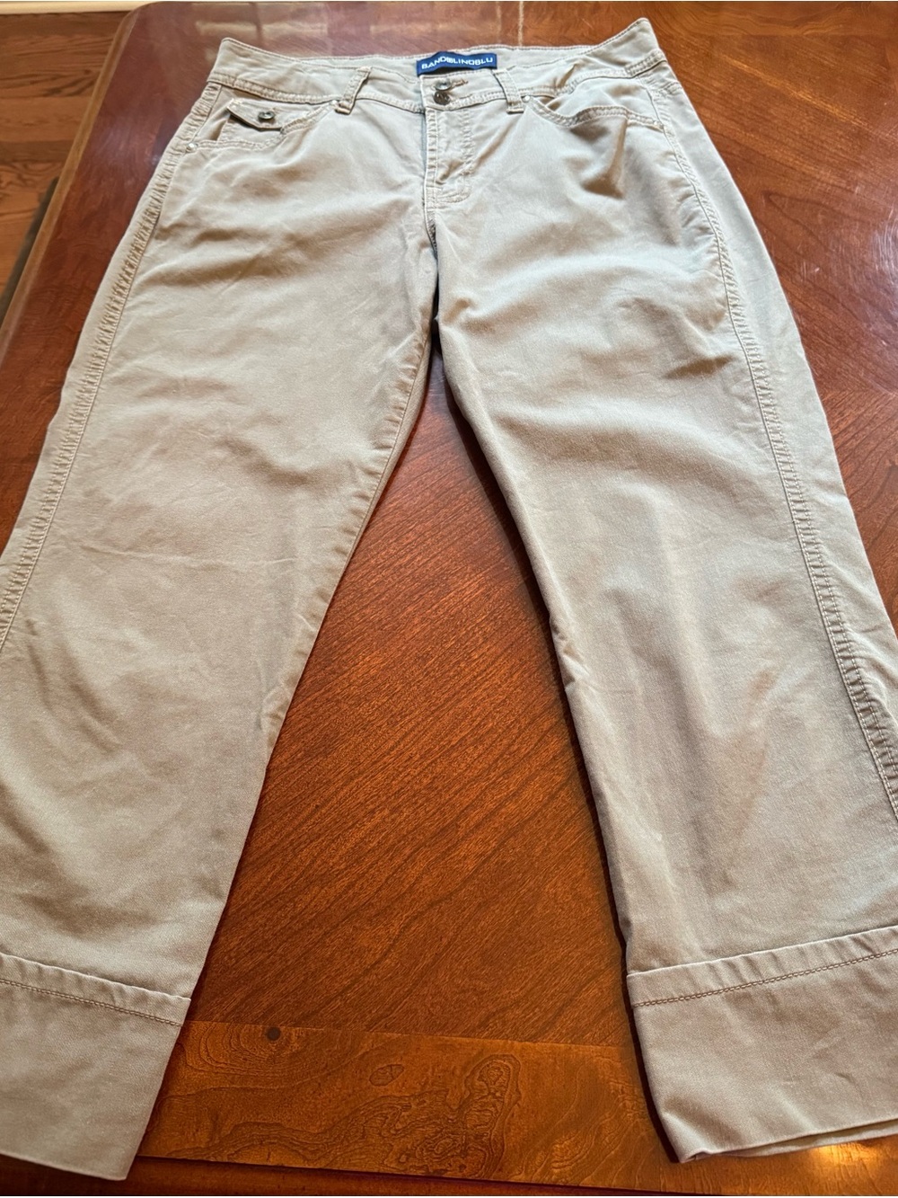 BandolinoBlu  Capris 98% Cotton in Olive Green Size 8
